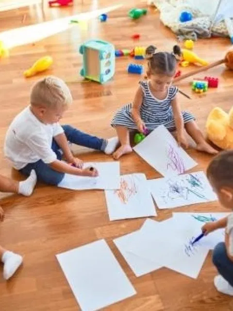 Bambini che giocano 