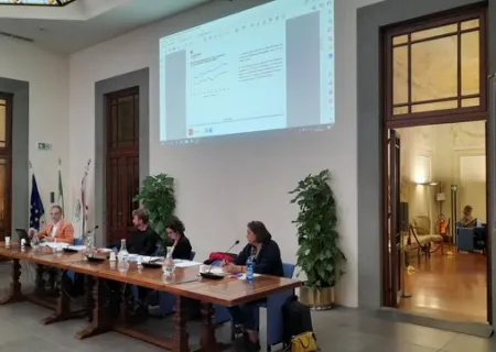 foto del tavolo dei relatori del Seminario adozioni 