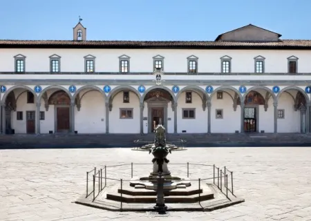 foto dell'Istituto degli innocenti visto da piazza Santissima Annunziata